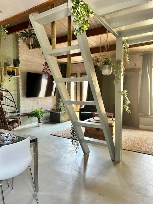 Jungle Style Lodge With Jacuzzi ,Sauna And Garden Near Amsterdam Vijfhuizen Экстерьер фото