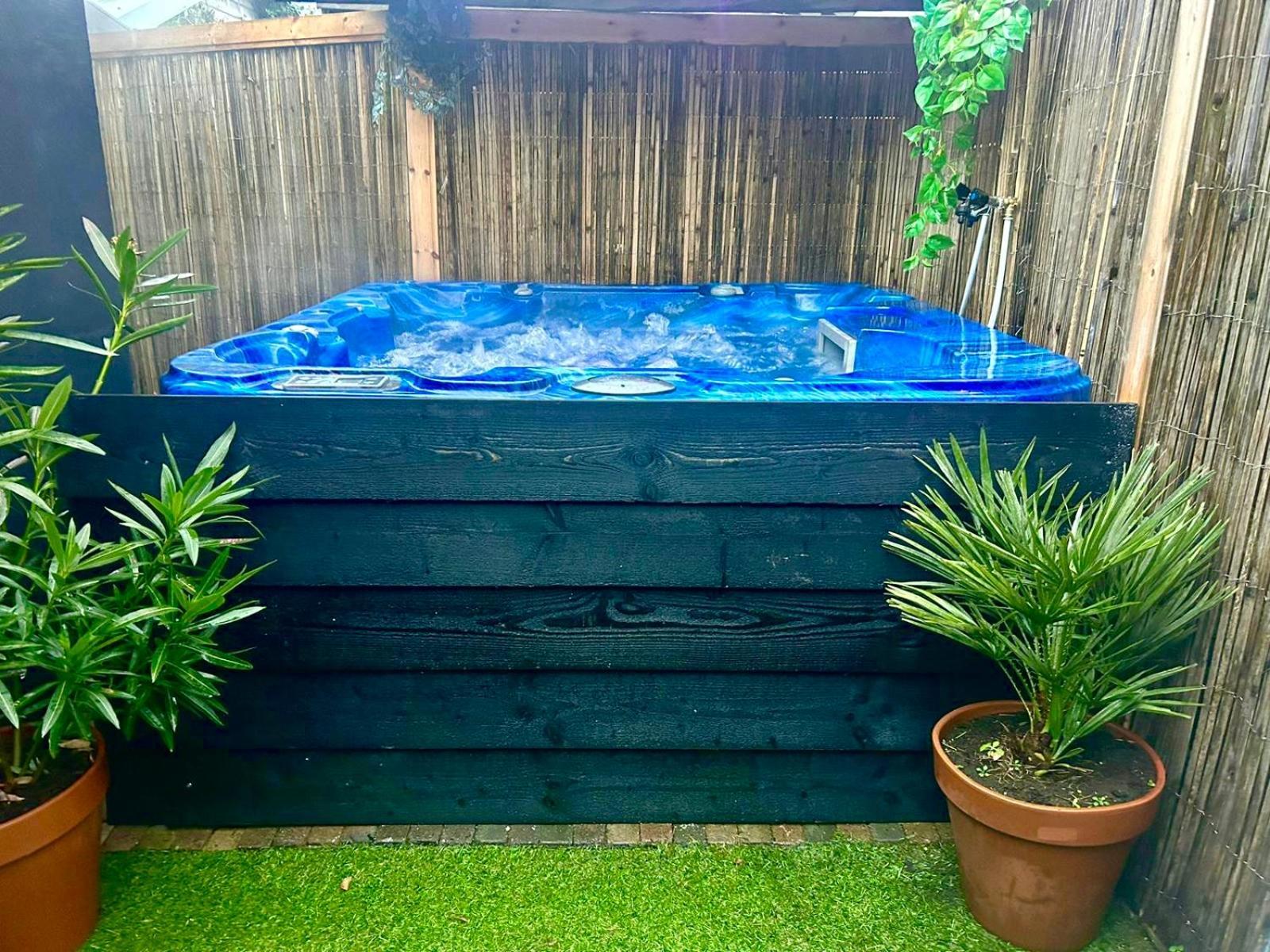 Jungle Style Lodge With Jacuzzi ,Sauna And Garden Near Amsterdam Vijfhuizen Экстерьер фото